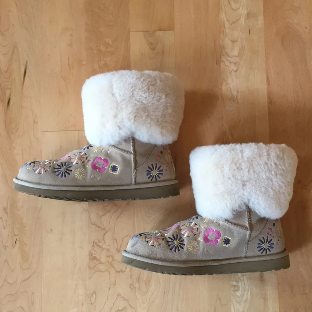 UGG | Floral Embroidered Sheep Shearling Cuff